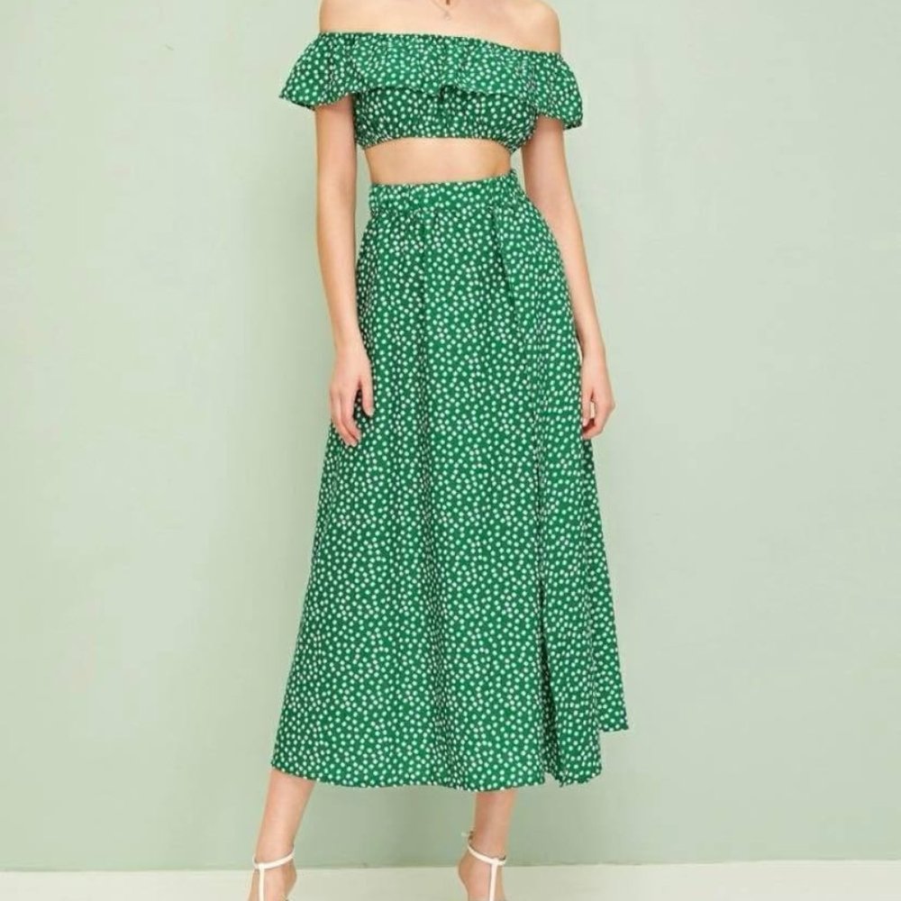 GREEN AND WHITE FLORAL SPLIT SKIRT WITH RUFFLE TOP SIZE XL